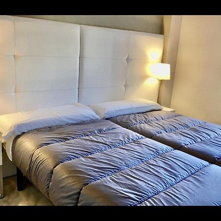 Mi Capricho C16 Beachfront Apartment Sitio de Calahonda Luaran gambar