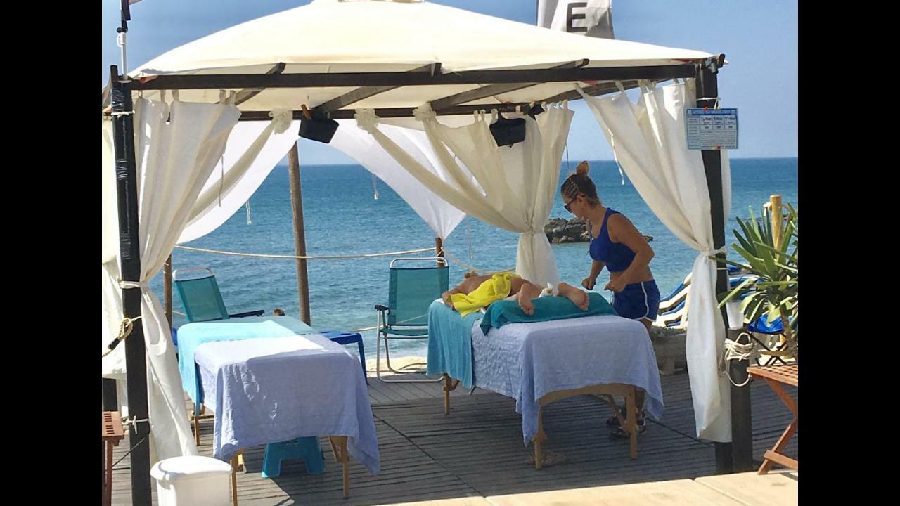 Mi Capricho C16 Beachfront Apartment Sitio de Calahonda Luaran gambar